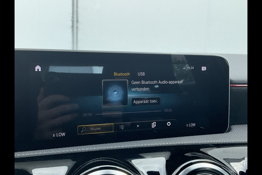 Mercedes-Benz A-Klasse 160 Business Solution AMG Line Carplay Stoelverw Led NL-Auto 31.841KM!