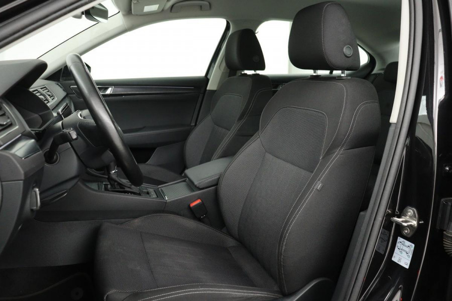 Škoda Superb 1.4 TSI iV Business Edition Plus | Stoelverwarming | Carplay | Camera | Memory | Full LED | Navigatie | Keyless | PHEV