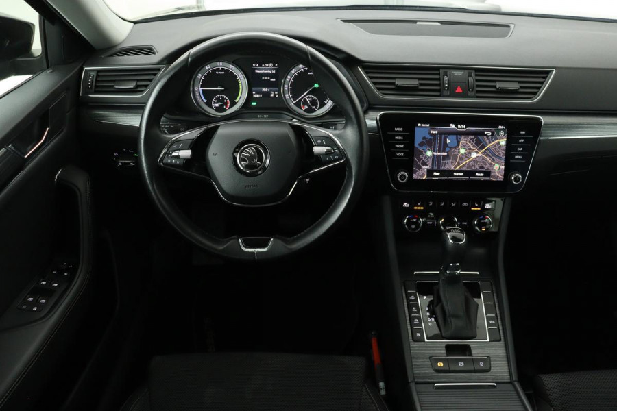 Škoda Superb 1.4 TSI iV Business Edition Plus | Stoelverwarming | Carplay | Camera | Memory | Full LED | Navigatie | Keyless | PHEV