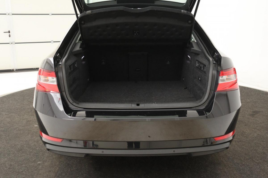 Škoda Superb 1.4 TSI iV Business Edition Plus | Stoelverwarming | Carplay | Camera | Memory | Full LED | Navigatie | Keyless | PHEV