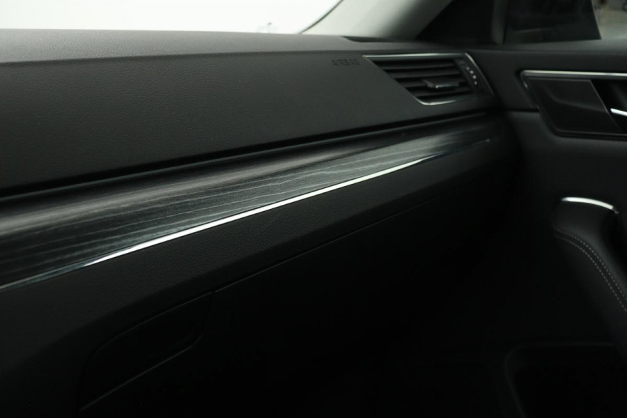 Škoda Superb 1.4 TSI iV Business Edition Plus | Stoelverwarming | Carplay | Camera | Memory | Full LED | Navigatie | Keyless | PHEV