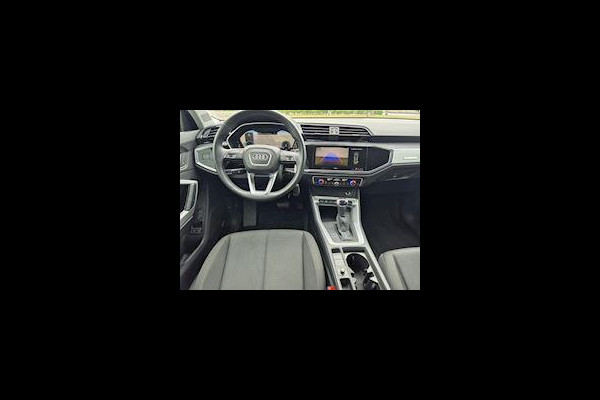 Audi Q3 45 TFSI e Advanced edition ,Navigatie/carplay/android,parksensoren,achteruitrijcamera,elecstoelen+verwarming.