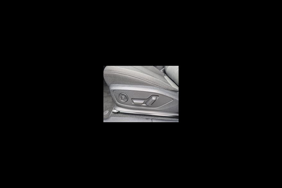 Audi Q3 45 TFSI e Advanced edition ,Navigatie/carplay/android,parksensoren,achteruitrijcamera,elecstoelen+verwarming.