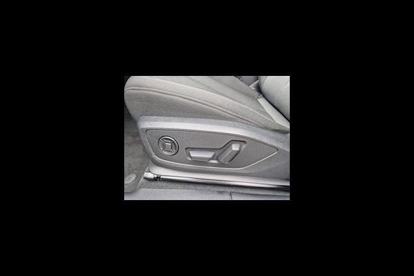 Audi Q3 45 TFSI e Advanced edition ,Navigatie/carplay/android,parksensoren,achteruitrijcamera,elecstoelen+verwarming.