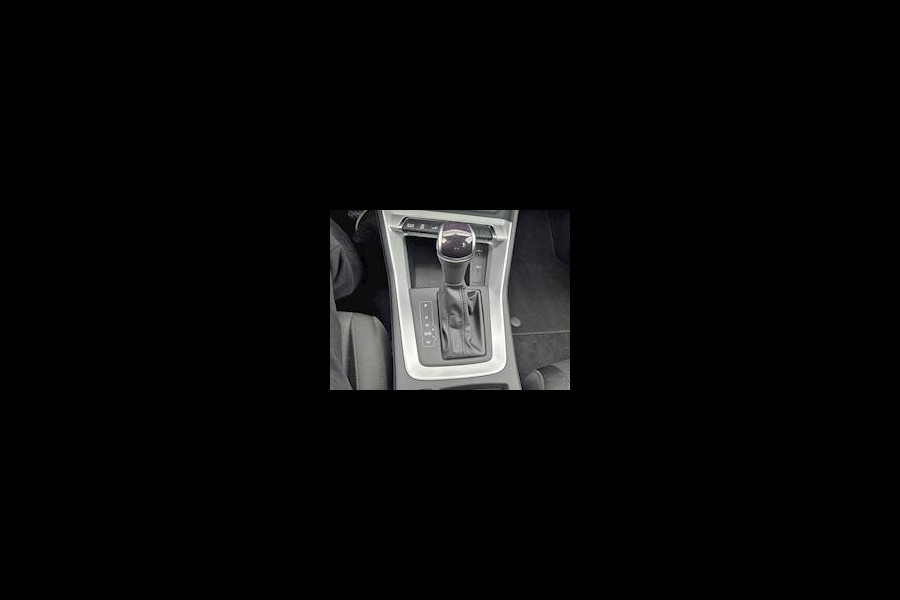 Audi Q3 45 TFSI e Advanced edition ,Navigatie/carplay/android,parksensoren,achteruitrijcamera,elecstoelen+verwarming.