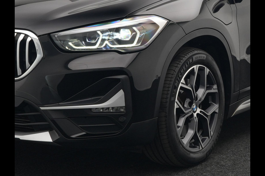 BMW X1 xDrive25e xLine PLug in Hybrid 220 pk | PHEV | Navi Pro | DAB | 18"L.M | LED Koplampen | Stoelverwarming | Sfeerverlichting |