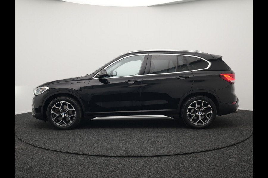 BMW X1 xDrive25e xLine PLug in Hybrid 220 pk | PHEV | Navi Pro | DAB | 18"L.M | LED Koplampen | Stoelverwarming | Sfeerverlichting |