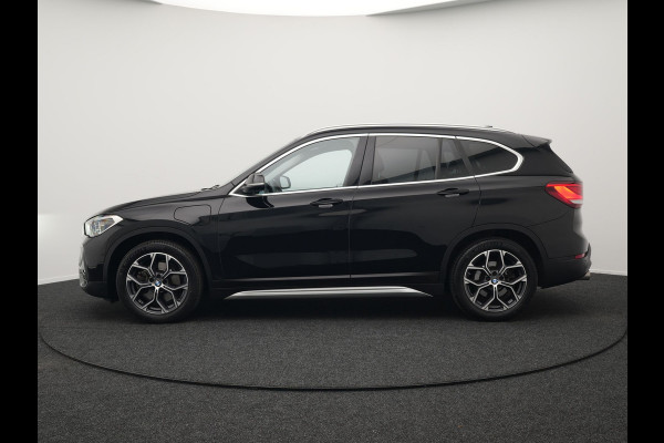 BMW X1 xDrive25e xLine PLug in Hybrid 220 pk | PHEV | Navi Pro | DAB | 18"L.M | LED Koplampen | Stoelverwarming | Sfeerverlichting |