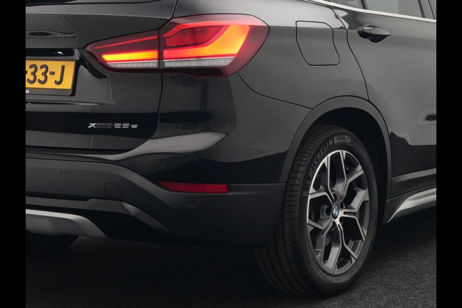 BMW X1 xDrive25e xLine PLug in Hybrid 220 pk | PHEV | Navi Pro | DAB | 18"L.M | LED Koplampen | Stoelverwarming | Sfeerverlichting |