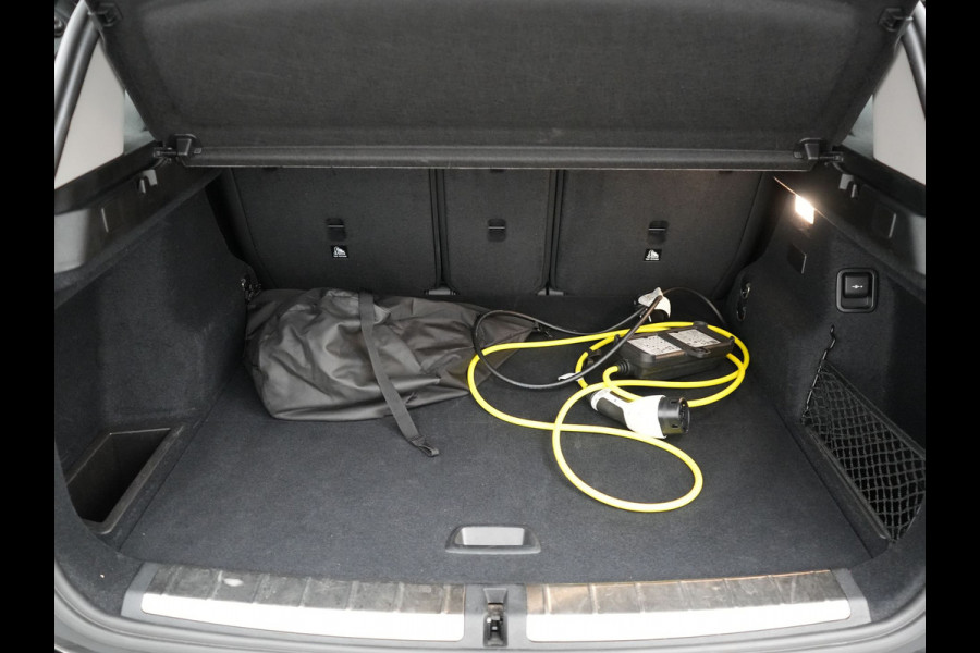 BMW X1 xDrive25e xLine PLug in Hybrid 220 pk | PHEV | Navi Pro | DAB | 18"L.M | LED Koplampen | Stoelverwarming | Sfeerverlichting |