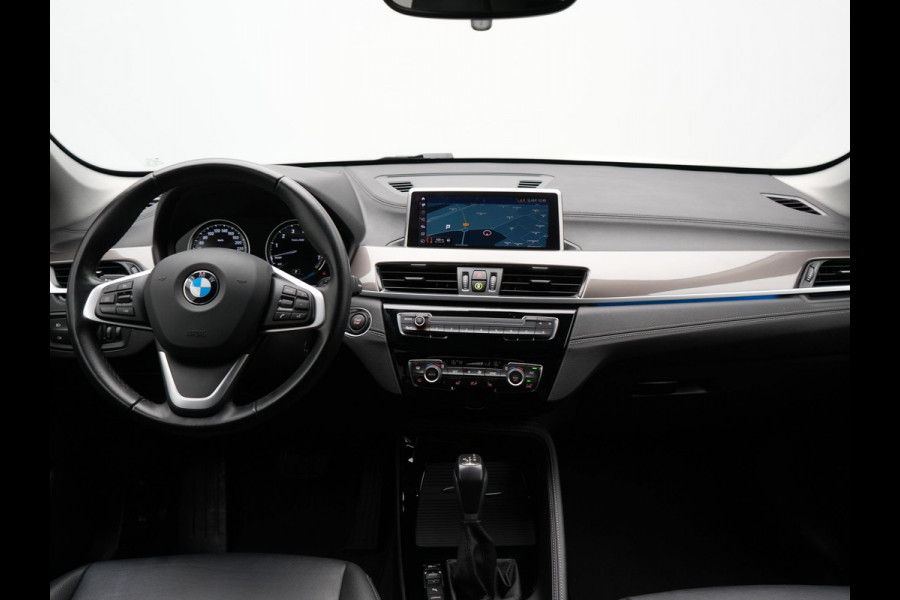 BMW X1 xDrive25e xLine PLug in Hybrid 220 pk | PHEV | Navi Pro | DAB | 18"L.M | LED Koplampen | Stoelverwarming | Sfeerverlichting |