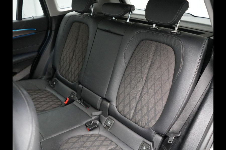 BMW X1 xDrive25e xLine PLug in Hybrid 220 pk | PHEV | Navi Pro | DAB | 18"L.M | LED Koplampen | Stoelverwarming | Sfeerverlichting |