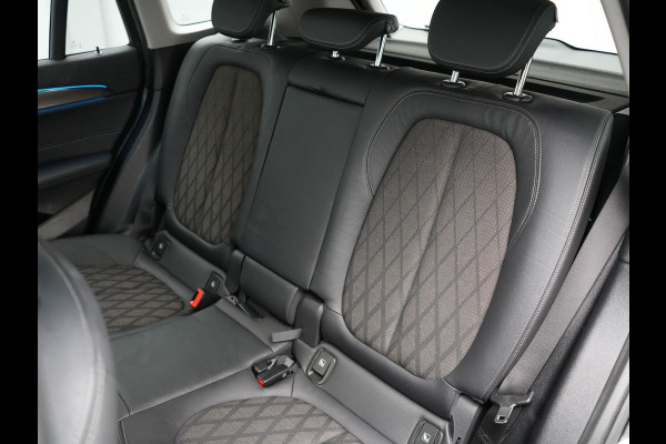 BMW X1 xDrive25e xLine PLug in Hybrid 220 pk | PHEV | Navi Pro | DAB | 18"L.M | LED Koplampen | Stoelverwarming | Sfeerverlichting |