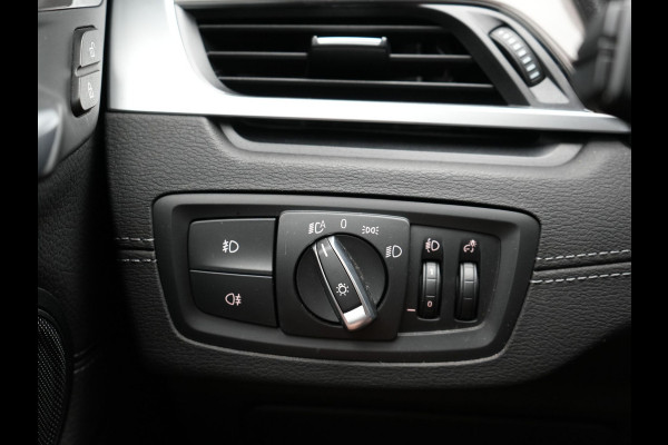 BMW X1 xDrive25e xLine PLug in Hybrid 220 pk | PHEV | Navi Pro | DAB | 18"L.M | LED Koplampen | Stoelverwarming | Sfeerverlichting |