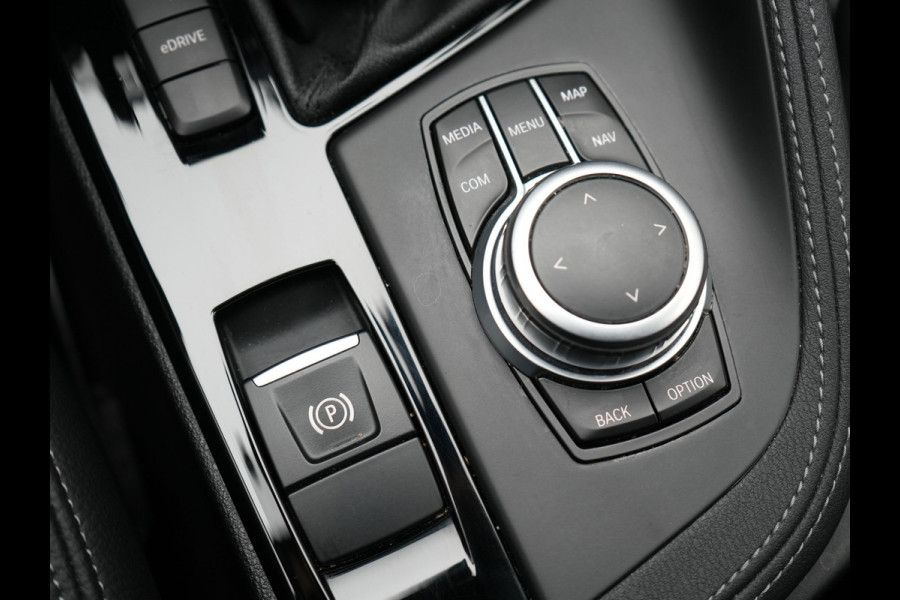 BMW X1 xDrive25e xLine PLug in Hybrid 220 pk | PHEV | Navi Pro | DAB | 18"L.M | LED Koplampen | Stoelverwarming | Sfeerverlichting |