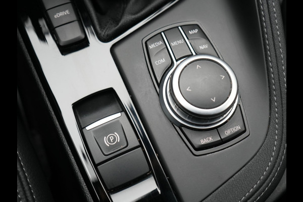 BMW X1 xDrive25e xLine PLug in Hybrid 220 pk | PHEV | Navi Pro | DAB | 18"L.M | LED Koplampen | Stoelverwarming | Sfeerverlichting |