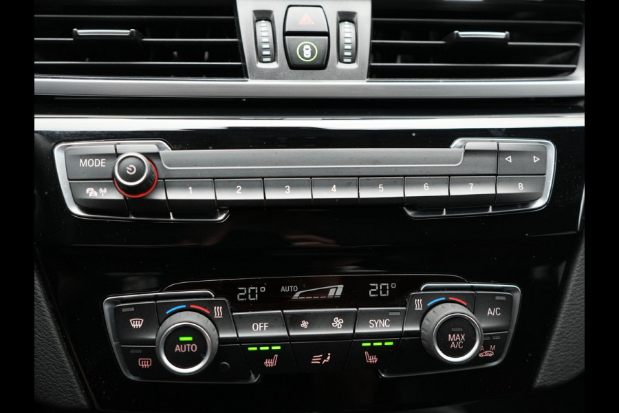 BMW X1 xDrive25e xLine PLug in Hybrid 220 pk | PHEV | Navi Pro | DAB | 18"L.M | LED Koplampen | Stoelverwarming | Sfeerverlichting |
