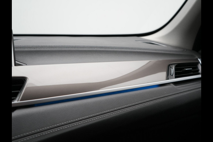 BMW X1 xDrive25e xLine PLug in Hybrid 220 pk | PHEV | Navi Pro | DAB | 18"L.M | LED Koplampen | Stoelverwarming | Sfeerverlichting |