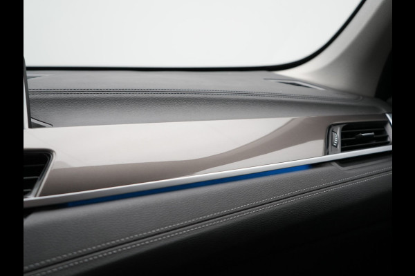BMW X1 xDrive25e xLine PLug in Hybrid 220 pk | PHEV | Navi Pro | DAB | 18"L.M | LED Koplampen | Stoelverwarming | Sfeerverlichting |