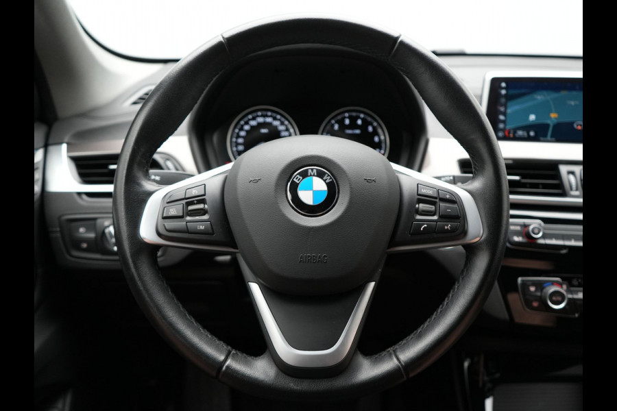 BMW X1 xDrive25e xLine PLug in Hybrid 220 pk | PHEV | Navi Pro | DAB | 18"L.M | LED Koplampen | Stoelverwarming | Sfeerverlichting |