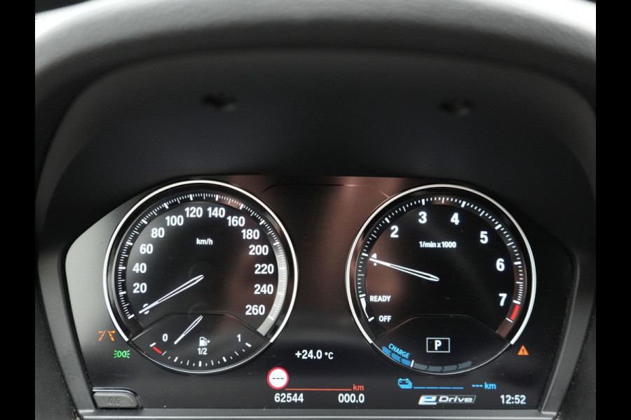 BMW X1 xDrive25e xLine PLug in Hybrid 220 pk | PHEV | Navi Pro | DAB | 18"L.M | LED Koplampen | Stoelverwarming | Sfeerverlichting |