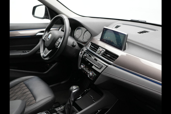 BMW X1 xDrive25e xLine PLug in Hybrid 220 pk | PHEV | Navi Pro | DAB | 18"L.M | LED Koplampen | Stoelverwarming | Sfeerverlichting |