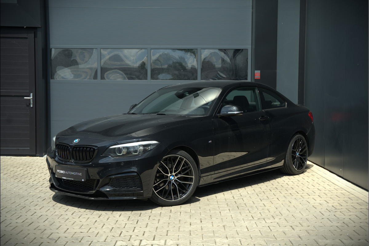 BMW 2 Serie Coupé 218i High Executive M Sport | M Performance | Stoelverwarming | Navigatie | Keyless | Camera | Cruise Control | DAB | HIFI | Parkeersensoren | Leer | Digital Dash | Automaat | NAP | Orig. NL | BTW BMW 2 Serie Coupé 218i High Executive M Sport | M Performance | Stoelverwarming | Navigatie | Keyless | Camera | Cruise Control | DAB | HIFI | Parkeersensoren | Leer | Digital Dash | Automaat | NAP | Orig. NL | BTW