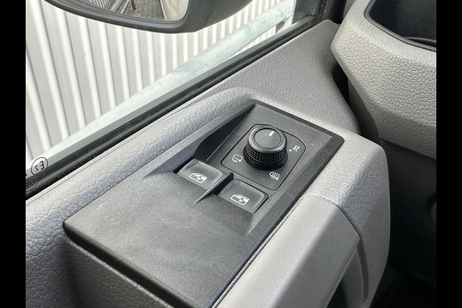Volkswagen Crafter 35 2.0 TDI L4H3*A/C*CRUISE*HAAK*CAM*CARPLAY*3PERS*