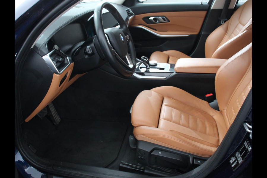 BMW 3 Serie Touring 318i High Executive Edition Leder Navigatie Apple Carplay/Android Auto Camera Parkeersensoren Virtual Cockpit Stoelverwarming Cruise Control Ledverlichting Getinte ramen Climate Control