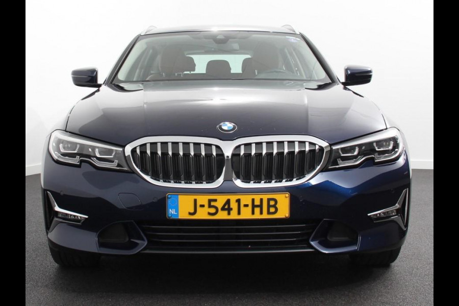 BMW 3 Serie Touring 318i High Executive Edition Leder Navigatie Apple Carplay/Android Auto Camera Parkeersensoren Virtual Cockpit Stoelverwarming Cruise Control Ledverlichting Getinte ramen Climate Control