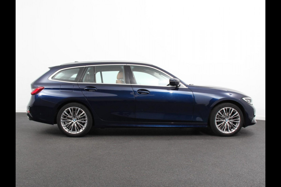 BMW 3 Serie Touring 318i High Executive Edition Leder Navigatie Apple Carplay/Android Auto Camera Parkeersensoren Virtual Cockpit Stoelverwarming Cruise Control Ledverlichting Getinte ramen Climate Control