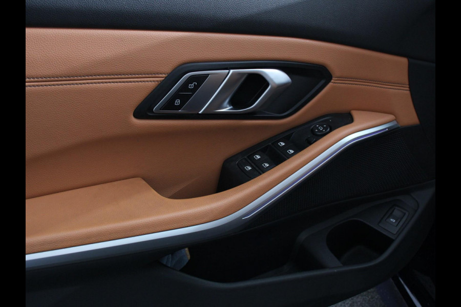 BMW 3 Serie Touring 318i High Executive Edition Leder Navigatie Apple Carplay/Android Auto Camera Parkeersensoren Virtual Cockpit Stoelverwarming Cruise Control Ledverlichting Getinte ramen Climate Control