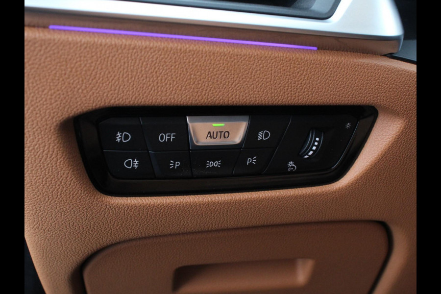 BMW 3 Serie Touring 318i High Executive Edition Leder Navigatie Apple Carplay/Android Auto Camera Parkeersensoren Virtual Cockpit Stoelverwarming Cruise Control Ledverlichting Getinte ramen Climate Control
