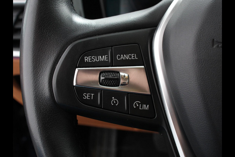 BMW 3 Serie Touring 318i High Executive Edition Leder Navigatie Apple Carplay/Android Auto Camera Parkeersensoren Virtual Cockpit Stoelverwarming Cruise Control Ledverlichting Getinte ramen Climate Control