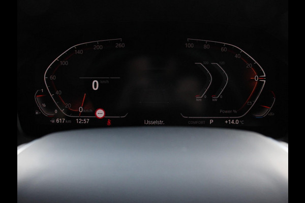 BMW 3 Serie Touring 318i High Executive Edition Leder Navigatie Apple Carplay/Android Auto Camera Parkeersensoren Virtual Cockpit Stoelverwarming Cruise Control Ledverlichting Getinte ramen Climate Control
