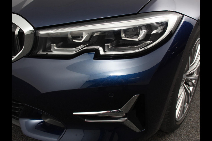 BMW 3 Serie Touring 318i High Executive Edition Leder Navigatie Apple Carplay/Android Auto Camera Parkeersensoren Virtual Cockpit Stoelverwarming Cruise Control Ledverlichting Getinte ramen Climate Control