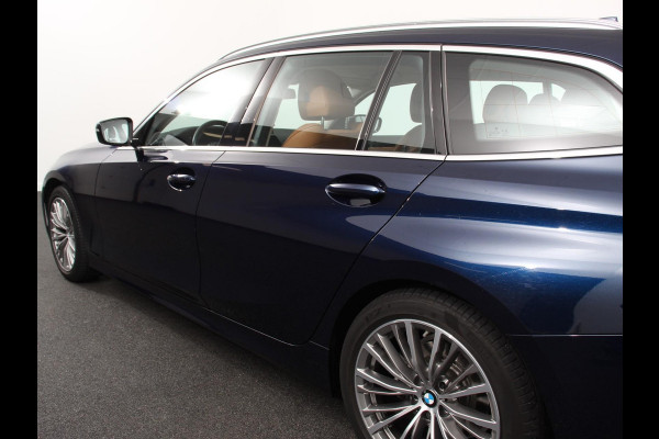 BMW 3 Serie Touring 318i High Executive Edition Leder Navigatie Apple Carplay/Android Auto Camera Parkeersensoren Virtual Cockpit Stoelverwarming Cruise Control Ledverlichting Getinte ramen Climate Control