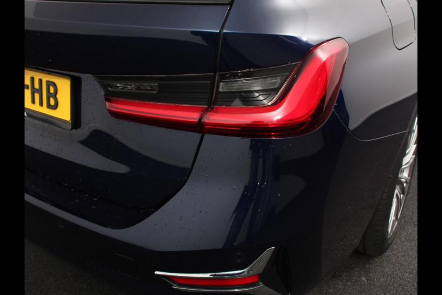 BMW 3 Serie Touring 318i High Executive Edition Leder Navigatie Apple Carplay/Android Auto Camera Parkeersensoren Virtual Cockpit Stoelverwarming Cruise Control Ledverlichting Getinte ramen Climate Control