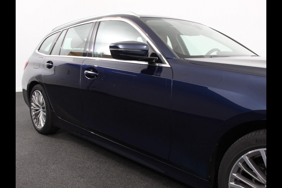 BMW 3 Serie Touring 318i High Executive Edition Leder Navigatie Apple Carplay/Android Auto Camera Parkeersensoren Virtual Cockpit Stoelverwarming Cruise Control Ledverlichting Getinte ramen Climate Control