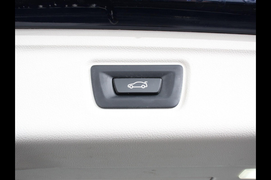 BMW 3 Serie Touring 318i High Executive Edition Leder Navigatie Apple Carplay/Android Auto Camera Parkeersensoren Virtual Cockpit Stoelverwarming Cruise Control Ledverlichting Getinte ramen Climate Control
