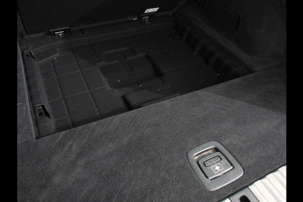 BMW 3 Serie Touring 318i High Executive Edition Leder Navigatie Apple Carplay/Android Auto Camera Parkeersensoren Virtual Cockpit Stoelverwarming Cruise Control Ledverlichting Getinte ramen Climate Control