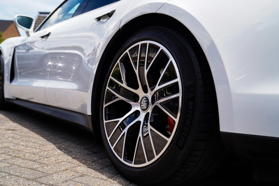 Porsche Taycan 4S Performance 84 kWh | InnoDrive | Bose Sound | Panorama | Warmtepomp | Dual Schermen voor | Stoel+stuurverwarming