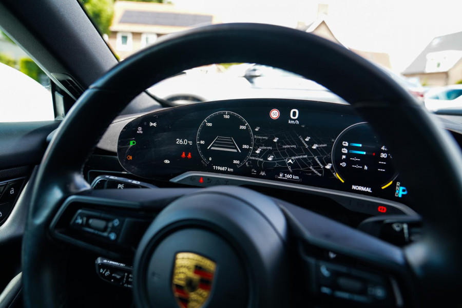 Porsche Taycan 4S Performance 84 kWh | InnoDrive | Bose Sound | Panorama | Warmtepomp | Dual Schermen voor | Stoel+stuurverwarming