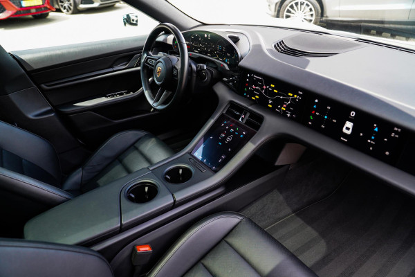Porsche Taycan 4S Performance 84 kWh | InnoDrive | Bose Sound | Panorama | Warmtepomp | Dual Schermen voor | Stoel+stuurverwarming