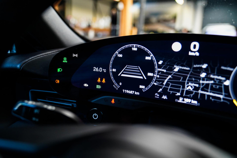 Porsche Taycan 4S Performance 84 kWh | InnoDrive | Bose Sound | Panorama | Warmtepomp | Dual Schermen voor | Stoel+stuurverwarming