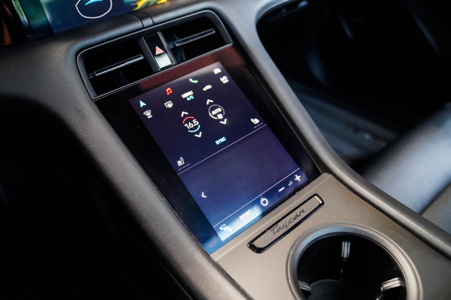 Porsche Taycan 4S Performance 84 kWh | InnoDrive | Bose Sound | Panorama | Warmtepomp | Dual Schermen voor | Stoel+stuurverwarming