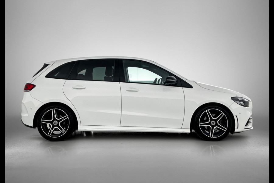 Mercedes-Benz B-Klasse 180 Business Solution AMG | Lichtmetalen velgen | Night pack \ Navigatie MBUX wide screen | Parking support | Inclusief 12 Maanden Garantie