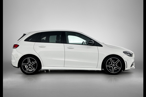 Mercedes-Benz B-Klasse 180 Business Solution AMG | Lichtmetalen velgen | Night pack \ Navigatie MBUX wide screen | Parking support | Inclusief 12 Maanden Garantie