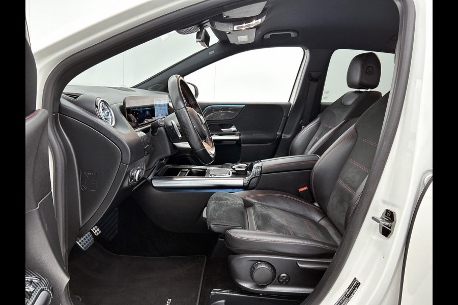 Mercedes-Benz B-Klasse 180 Business Solution AMG | Lichtmetalen velgen | Night pack \ Navigatie MBUX wide screen | Parking support | Inclusief 12 Maanden Garantie