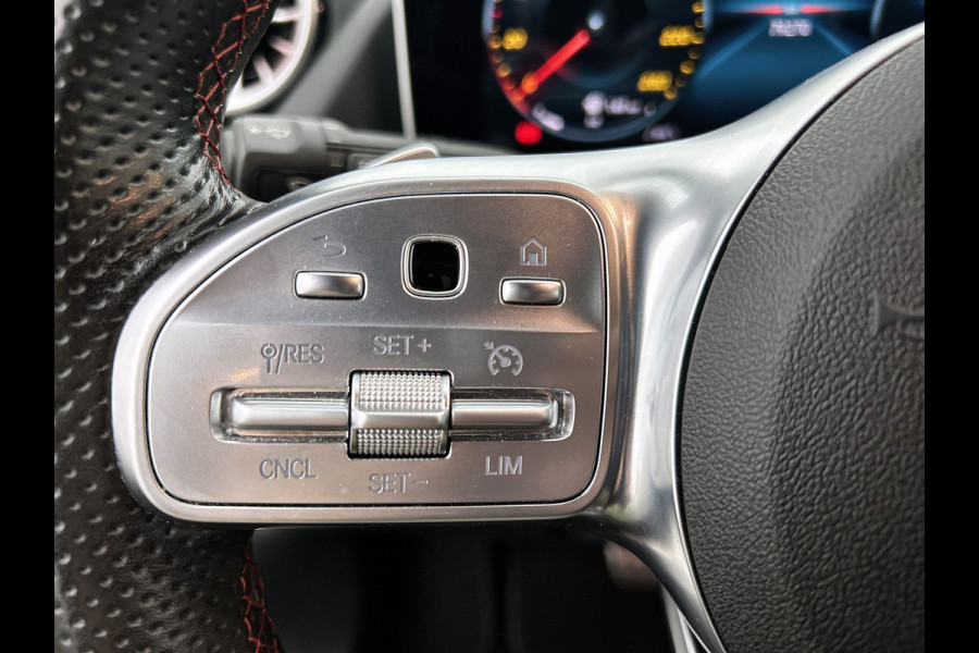 Mercedes-Benz B-Klasse 180 Business Solution AMG | Lichtmetalen velgen | Night pack \ Navigatie MBUX wide screen | Parking support | Inclusief 12 Maanden Garantie